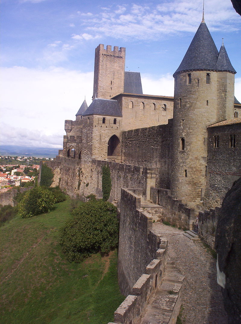 Carcassonne, Francia - esempio di fortificazione medievale.jpeg